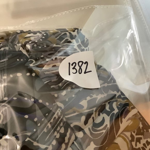 BCBGMAXAZRIA Dress Women Small Celestial Paisley Deep V-Neck Pockets NO BELT - Picture 10 of 10